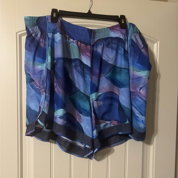 Athleta Printed Mesh Racer Run Shorts 4” - Picture 2 of 9